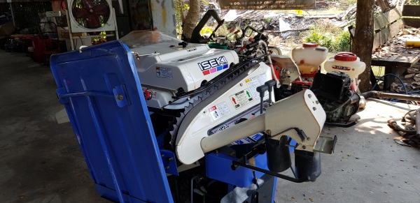 รถนวดข้าว 5.5 แรงเบนชิล สวยๆๆอุปกร์ณครับ ไม่แตกไม่หักพร้อมใช้งาน รถนวดข้าว 5.5 แรงเบนชิล สวยๆๆอุปกร์ณครับ ไม่แตกไม่หักพร้อมใช้งาน