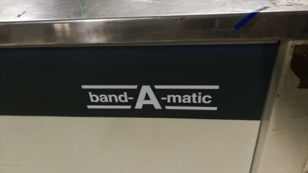 เครื่องละ 8000 บ. โทร 083-2000058 LINE ID: line832923 เครื่องเทปรัดกล่อง ยี่ห้อ Band- A-matic ม้วนเท