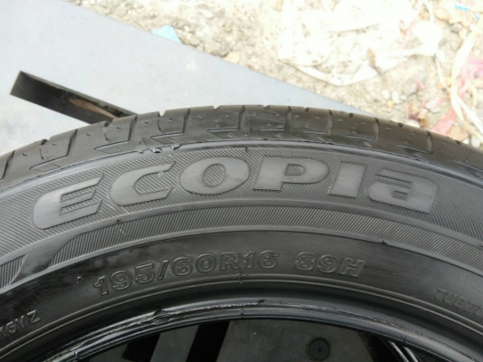 ขายยางถอดป้ายแดง 195/60R16 บริดจสโตน ปี16 เส้นสีอยู่ครบ ชุดละ 5900 บาท พร้อมใส่ ถ่วง ฟรี