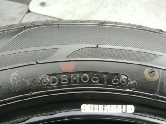 ขายยางถอดป้ายแดง 195/60R16 บริดจสโตน ปี16 เส้นสีอยู่ครบ ชุดละ 5900 บาท พร้อมใส่ ถ่วง ฟรี ขายยางถอดป้ายแดง 195/60R16 บริดจสโตน ปี16 เส้นสีอยู่ครบ ชุดละ 5900 บาท พร้อมใส่ ถ่วง ฟรี