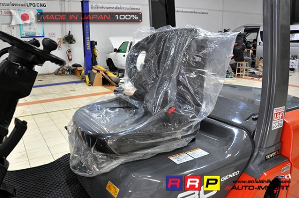 ขายรถโฟล์คลิฟท์มือสอง TOYOTA รุ่น 8FDJ30-11946 นำเข้าจากประเทศญี่ปุ่น 100\% ไม่เคยใช้งานในไทย