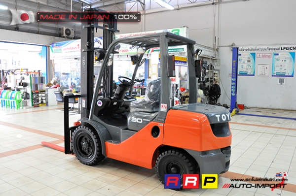 ขายรถโฟล์คลิฟท์มือสอง TOYOTA รุ่น 8FDJ30-11946 นำเข้าจากประเทศญี่ปุ่น 100\% ไม่เคยใช้งานในไทย