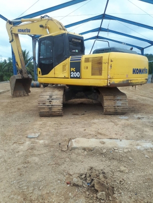 ขายแบคโฮ โคมัสสุ PC200-7 รถสภาพพร้อมใช้งานเอกสารเล่มทะเบียนราคา 1,450,000 ต่อรอง