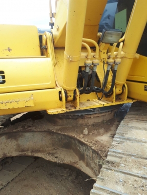 ขายแบคโฮ โคมัสสุ PC200-7 รถสภาพพร้อมใช้งานเอกสารเล่มทะเบียนราคา 1,450,000 ต่อรอง