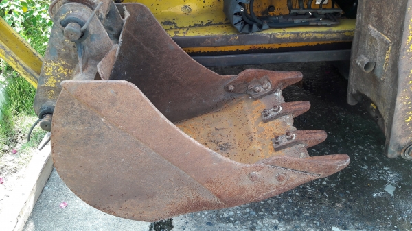 ขาย รถตักหน้าขุดหลัง JCB 3CX เล่มทะเบียน ราคา 320,000 บาท 084-5424150