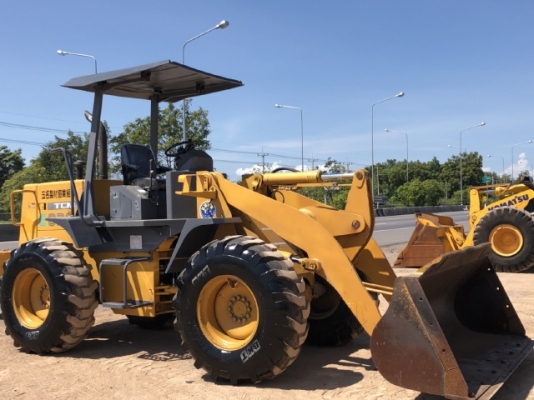 ขายรถตักล้อยาง TCM E830 (เท่าเทียบ WA100) นำเข้าเองจากญี่ปุ่น สภาพสวยพร้อมใช้ มีVDOการทำงานครับ