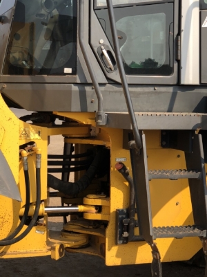 ขายรถตักล้อยาง HITACHI ZW220 (เทียบเท่า WA380-6) นำเข้าเองจากญี่ปุ่น สภาพสวยพร้อมใช้ มีVDOการทำงานครับ