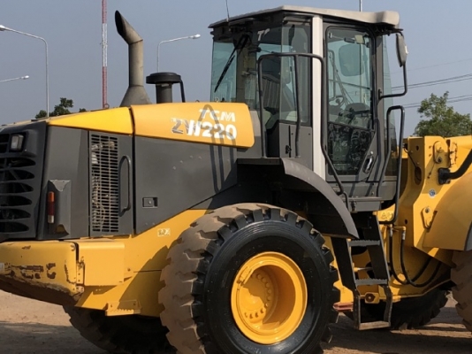 ขายรถตักล้อยาง HITACHI ZW220 (เทียบเท่า WA380-6) นำเข้าเองจากญี่ปุ่น สภาพสวยพร้อมใช้ มีVDOการทำงานครับ