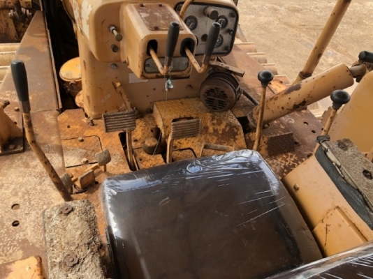 ขายรถดันดิน KOMATSU D80P-12 (D8) นำเข้าเองจากญี่ปุ่น สภาพสวยพร้อมใช้ มีVDOการทำงานครับ