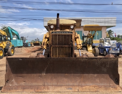 ขายรถดันดิน KOMATSU D80P-12 (D8) นำเข้าเองจากญี่ปุ่น สภาพสวยพร้อมใช้ มีVDOการทำงานครับ