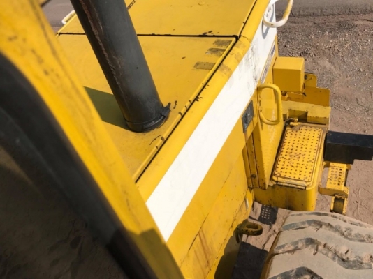 ขายรถตักล้อยาง CAT 950F มีใบมีดดัน นำเข้าเองจากญี่ปุ่น สภาพสวยพร้อมใช้ มีVDOการทำงานครับ ขายรถตักล้อยาง CAT 950F มีใบมีดดัน นำเข้าเองจากญี่ปุ่น สภาพสวยพร้อมใช้ มีVDOการทำงานครับ