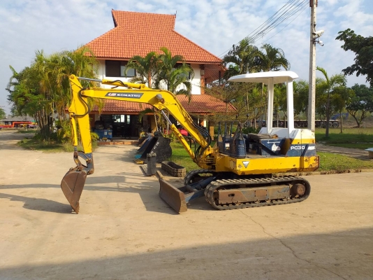 ขายรถขุดKomatsu PC30-6 เครื่องยนต์3D84 เครื่องโคมัสสุ 3 สูบ คอนโทรลลูกหมาก ปั้มเฟือง3ตอน ใบมีด แทรคยาง รถเดิมๆเก่านอก (มีเอกสาร)