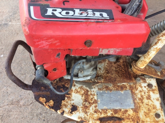 รถพรวนดินRobin