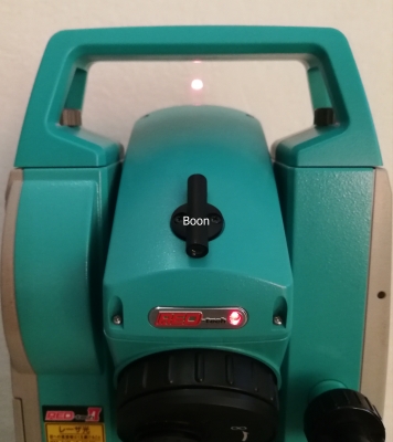 ขายกล้องสำรวจ Total Station SOKKIA SET 530R3 ถอดฐานได้ สภาพสวย 2หน้าจอ นอลปรีซึ่ม เลเซอร์นำเป้า Accuracy 5&rdquo; ความละเอียดหน้าจออ่าน 1&rdquo; Made in Japan พร้อม calibrated  อุปกรณ์ตามรูป