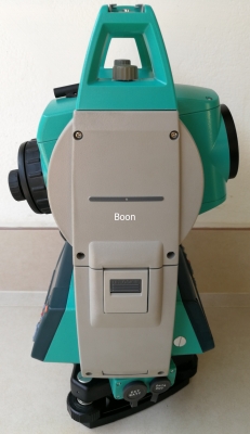 ขายกล้องสำรวจ Total Station SOKKIA SET 530R3 ถอดฐานได้ สภาพสวย 2หน้าจอ นอลปรีซึ่ม เลเซอร์นำเป้า Accuracy 5&rdquo; ความละเอียดหน้าจออ่าน 1&rdquo; Made in Japan พร้อม calibrated  อุปกรณ์ตามรูป