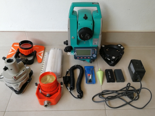 ขายกล้องสำรวจ Total Station SOKKIA SET 530R3 ถอดฐานได้ สภาพสวย 2หน้าจอ นอลปรีซึ่ม เลเซอร์นำเป้า Accuracy 5&rdquo; ความละเอียดหน้าจออ่าน 1&rdquo; Made in Japan พร้อม calibrated  อุปกรณ์ตามรูป