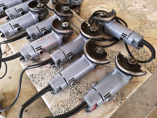 ขายหินเจียร 4 นิ้ว มืิอ2 ยี่ห้อ MAKITA.รุ่น 9500NB(Made in Japan) ขายหินเจียร 4 นิ้ว มืิอ2 ยี่ห้อ MAKITA.รุ่น 9500NB(Made in Japan)