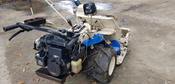 รถเกี่ยวข้าวมัดทิ้ง 2 แถว สอบถามได้ครับ id 0819170852