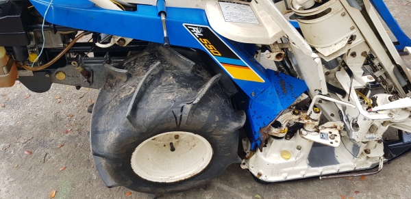 รถเกี่ยวข้าวมัดทิ้ง 2 แถว สอบถามได้ครับ id 0819170852