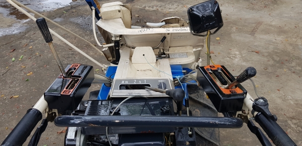 รถเกี่ยวข้าวมัดทิ้ง 2 แถว สอบถามได้ครับ id 0819170852