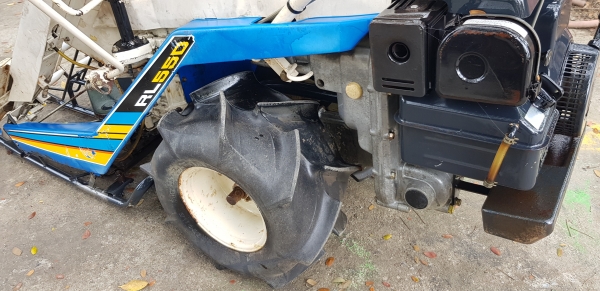 รถเกี่ยวข้าวมัดทิ้ง 2 แถว สอบถามได้ครับ id 0819170852