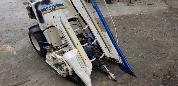 รถเกี่ยวข้าวมัดทิ้ง 2 แถว สอบถามได้ครับ id 0819170852