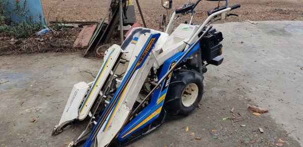 รถเกี่ยวข้าวมัดทิ้ง 2 แถว สอบถามได้ครับ id 0819170852