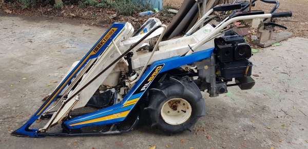 รถเกี่ยวข้าวมัดทิ้ง 2 แถว สอบถามได้ครับ id 0819170852