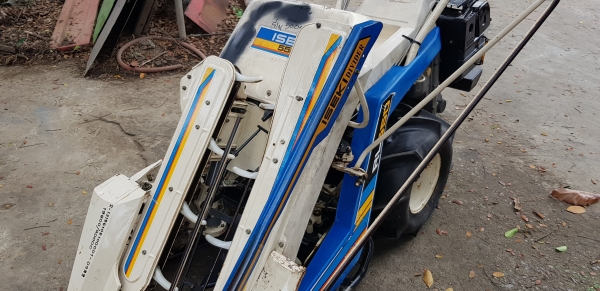 รถเกี่ยวข้าวมัดทิ้ง 2 แถว สอบถามได้ครับ id 0819170852