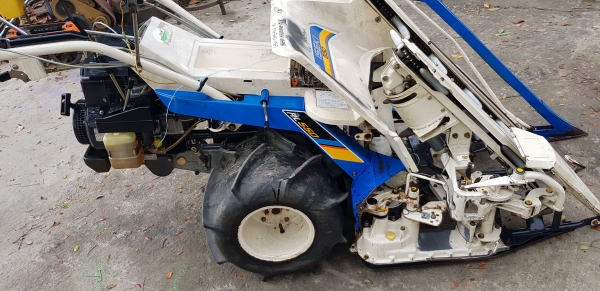 รถเกี่ยวข้าวมัดทิ้ง 2 แถว สอบถามได้ครับ id 0819170852