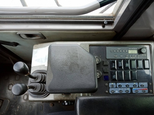 รถตัก เก่านอก ขายถูก HITACHI LX130-7 เก่าญี่ปุ่นแท้ สภาพสวย ราคาไม่แพง โทร.086-303-9797 กู๋อ๋า