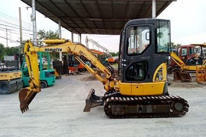 ราคาพิเศษ KOMATSU PC 30MR-2 นำเข้าจากญี่ปุ่นโดยตรง ชั่วโมงทำงานน้อย พร้อมตู้เก๋งสวยๆ โทร.090-986-2521 อ๊อบ