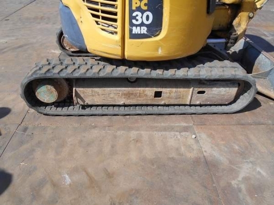 ราคาพิเศษ KOMATSU PC 30MR-2 นำเข้าจากญี่ปุ่นโดยตรง ชั่วโมงทำงานน้อยมาก พร้อมลายแย๊ก โทร.090-986-2521 อ๊อบ