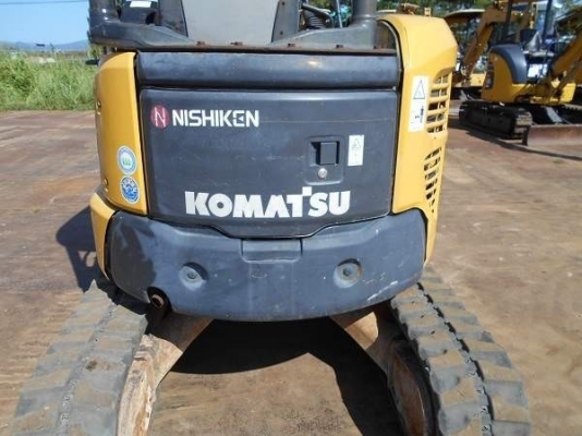 ราคาพิเศษ KOMATSU PC 30MR-2 นำเข้าจากญี่ปุ่นโดยตรง ชั่วโมงทำงานน้อยมาก พร้อมลายแย๊ก โทร.090-986-2521 อ๊อบ
