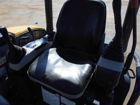 ราคาพิเศษ KOMATSU PC 30MR-2 นำเข้าจากญี่ปุ่นโดยตรง ชั่วโมงทำงานน้อยมาก พร้อมลายแย๊ก โทร.090-986-2521 อ๊อบ