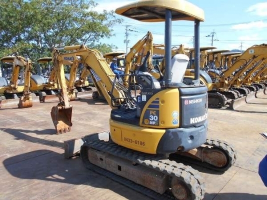 ราคาพิเศษ KOMATSU PC 30MR-2 นำเข้าจากญี่ปุ่นโดยตรง ชั่วโมงทำงานน้อยมาก พร้อมลายแย๊ก โทร.090-986-2521 อ๊อบ