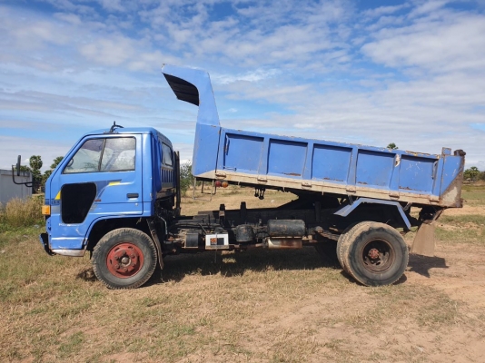 ขายรถ 6 ล้อ ISUZU เครื่อง.4BB1 (100 แรง) ราคา.230,000 ต่อรอง ช่วงล่าง F หน้า F หลัง ภายในเบาะหุ้มให้