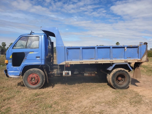 ขายรถ 6 ล้อ ISUZU เครื่อง.4BB1 (100 แรง) ราคา.230,000 ต่อรอง ช่วงล่าง F หน้า F หลัง ภายในเบาะหุ้มให้