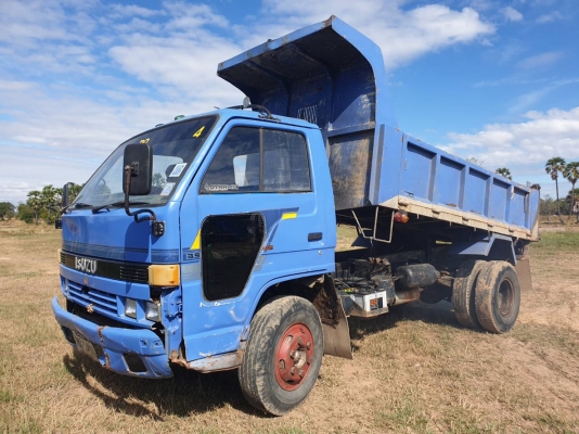 ขายรถ 6 ล้อ ISUZU เครื่อง.4BB1 (100 แรง) ราคา.230,000 ต่อรอง ช่วงล่าง F หน้า F หลัง ภายในเบาะหุ้มให้