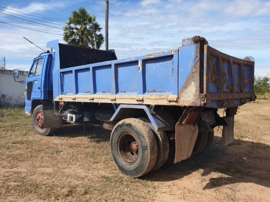 ขายรถ 6 ล้อ ISUZU เครื่อง.4BB1 (100 แรง) ราคา.230,000 ต่อรอง ช่วงล่าง F หน้า F หลัง ภายในเบาะหุ้มให้