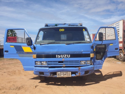 ขายรถ 6 ล้อ ISUZU เครื่อง.4BB1 (100 แรง) ราคา.230,000 ต่อรอง ช่วงล่าง F หน้า F หลัง ภายในเบาะหุ้มให้