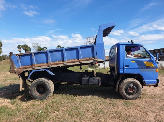 ขายรถ 6 ล้อ ISUZU เครื่อง.4BB1 (100 แรง) ราคา.230,000 ต่อรอง ช่วงล่าง F หน้า F หลัง ภายในเบาะหุ้มให้ ขายรถ 6 ล้อ ISUZU เครื่อง.4BB1 (100 แรง) ราคา.230,000 ต่อรอง ช่วงล่าง F หน้า F หลัง ภายในเบาะหุ้มให้