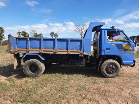 ขายรถ 6 ล้อ ISUZU เครื่อง.4BB1 (100 แรง) ราคา.230,000 ต่อรอง ช่วงล่าง F หน้า F หลัง ภายในเบาะหุ้มให้