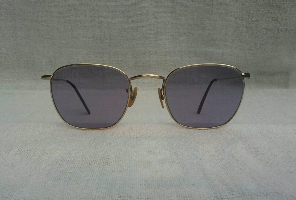 แว่นตาในตำนานจากสหราชอาณาจักร ทศวรรษที่ &#039;50s ทองโกลด์ฟิลด์ 12 K สัดส่วนทองคำบริสุทธิ์ 50 \% ไซซ