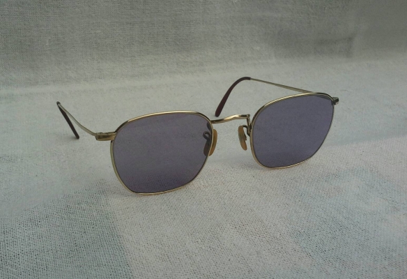 แว่นตาในตำนานจากสหราชอาณาจักร ทศวรรษที่ '50s ทองโกลด์ฟิลด์ 12 K สัดส่วนทองคำบริสุทธิ์ 50 \% ไซซ แว่นตาในตำนานจากสหราชอาณาจักร ทศวรรษที่ '50s ทองโกลด์ฟิลด์ 12 K สัดส่วนทองคำบริสุทธิ์ 50 \% ไซซ