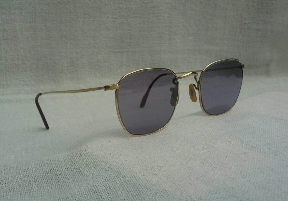 แว่นตาในตำนานจากสหราชอาณาจักร ทศวรรษที่ '50s ทองโกลด์ฟิลด์ 12 K สัดส่วนทองคำบริสุทธิ์ 50 \% ไซซ แว่นตาในตำนานจากสหราชอาณาจักร ทศวรรษที่ '50s ทองโกลด์ฟิลด์ 12 K สัดส่วนทองคำบริสุทธิ์ 50 \% ไซซ