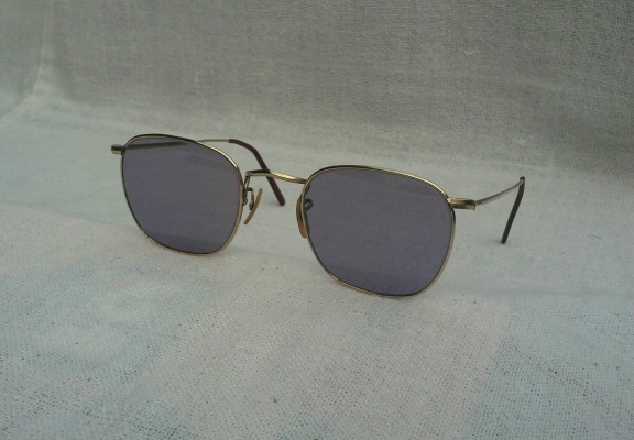 แว่นตาในตำนานจากสหราชอาณาจักร ทศวรรษที่ '50s ทองโกลด์ฟิลด์ 12 K สัดส่วนทองคำบริสุทธิ์ 50 \% ไซซ แว่นตาในตำนานจากสหราชอาณาจักร ทศวรรษที่ '50s ทองโกลด์ฟิลด์ 12 K สัดส่วนทองคำบริสุทธิ์ 50 \% ไซซ