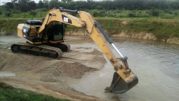 ขายรถแบคโฮ CAT 318D ไมล์ 4000 ชม.ราคา 1750000 ขายรถแบคโฮ CAT 318D ไมล์ 4000 ชม.ราคา 1750000