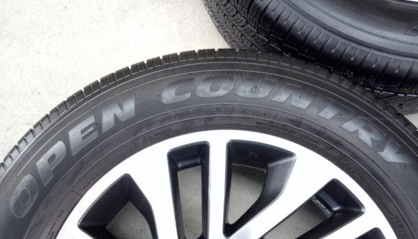 ล้อแม็ก Nissan Navara Caliber NP300 ขอบ 18 พร้อมยาง 255-60-18 Toyo ปี 17 แม็กสวย ดอกยางหนาปึก