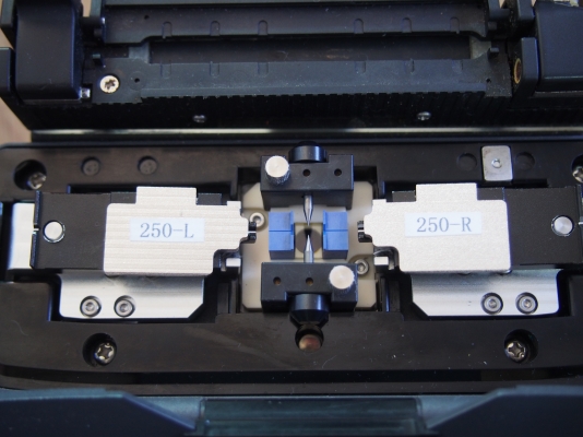 เครื่องเชื่อมต่อสาย fiberoptic Fusion Splicer มือสอง Fitel S121A